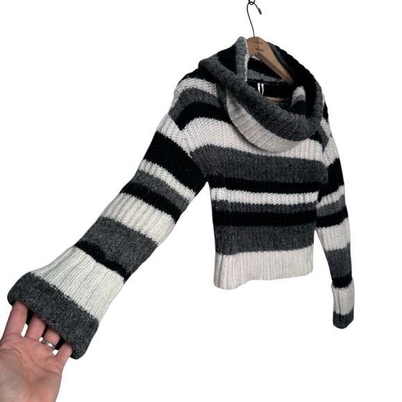 Anthropologie Turtleneck Striped Sweater Crop Gray Black White Size XS - Picture 5 of 7